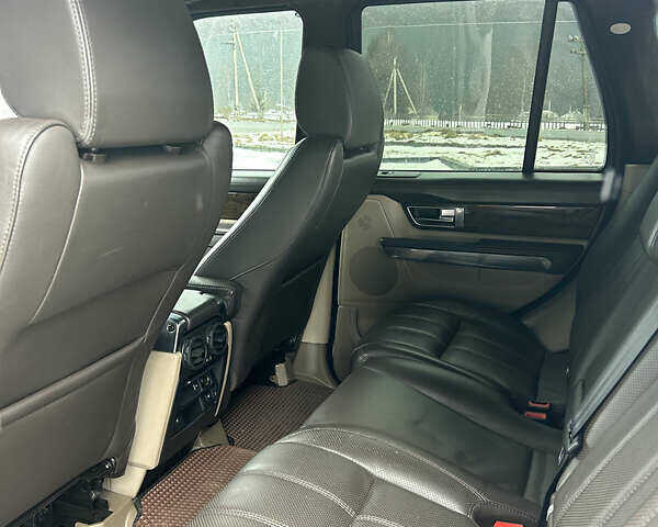 Белый Ленд Ровер Рендж Ровер, объемом двигателя 2.99 л и пробегом 270 тыс. км за 19500 $, фото 12 на Automoto.ua