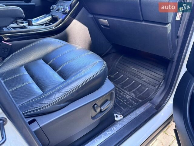 Белый Ленд Ровер Рендж Ровер, объемом двигателя 2.99 л и пробегом 272 тыс. км за 15700 $, фото 49 на Automoto.ua