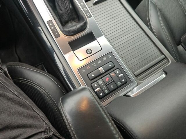 Белый Ленд Ровер Рендж Ровер, объемом двигателя 5 л и пробегом 252 тыс. км за 14300 $, фото 7 на Automoto.ua