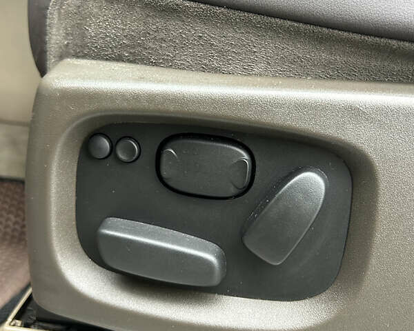 Белый Ленд Ровер Рендж Ровер, объемом двигателя 2.99 л и пробегом 270 тыс. км за 19500 $, фото 15 на Automoto.ua