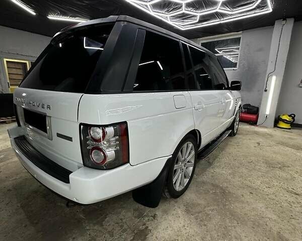 Белый Ленд Ровер Рендж Ровер, объемом двигателя 4.37 л и пробегом 231 тыс. км за 21000 $, фото 6 на Automoto.ua