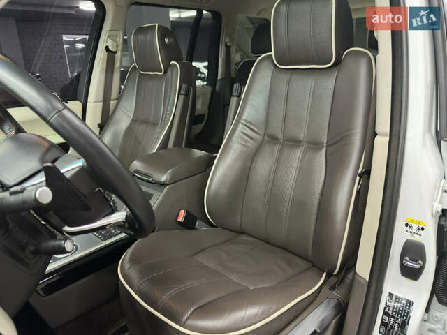 Білий Ленд Ровер Рендж Ровер, об'ємом двигуна 4.37 л та пробігом 126 тис. км за 29000 $, фото 17 на Automoto.ua