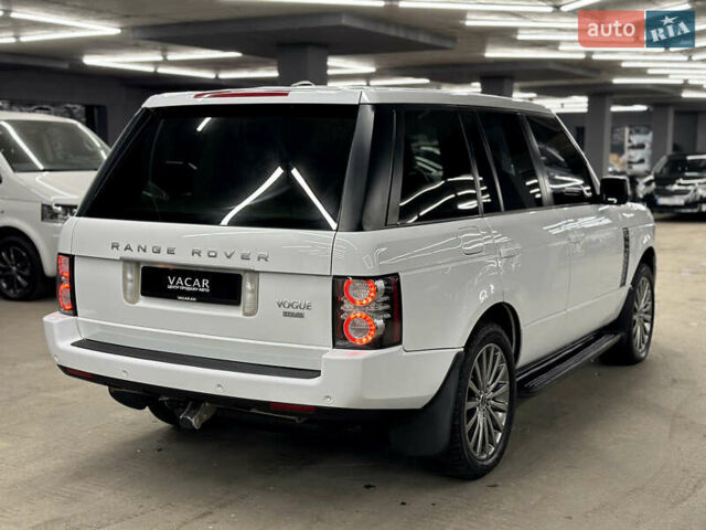 Білий Ленд Ровер Рендж Ровер, об'ємом двигуна 4.37 л та пробігом 126 тис. км за 29000 $, фото 8 на Automoto.ua