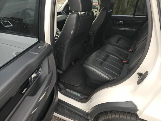 Белый Ленд Ровер Рендж Ровер, объемом двигателя 5 л и пробегом 252 тыс. км за 14300 $, фото 6 на Automoto.ua