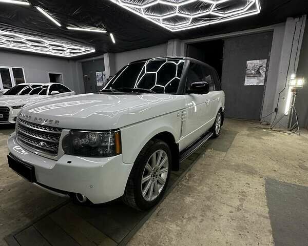 Белый Ленд Ровер Рендж Ровер, объемом двигателя 4.37 л и пробегом 231 тыс. км за 21000 $, фото 1 на Automoto.ua