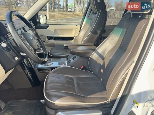 Белый Ленд Ровер Рендж Ровер, объемом двигателя 4.37 л и пробегом 177 тыс. км за 22500 $, фото 8 на Automoto.ua