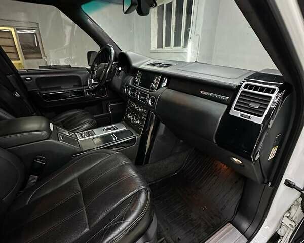 Белый Ленд Ровер Рендж Ровер, объемом двигателя 4.37 л и пробегом 231 тыс. км за 21000 $, фото 10 на Automoto.ua