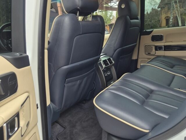 Белый Ленд Ровер Рендж Ровер, объемом двигателя 4.4 л и пробегом 209 тыс. км за 24894 $, фото 4 на Automoto.ua