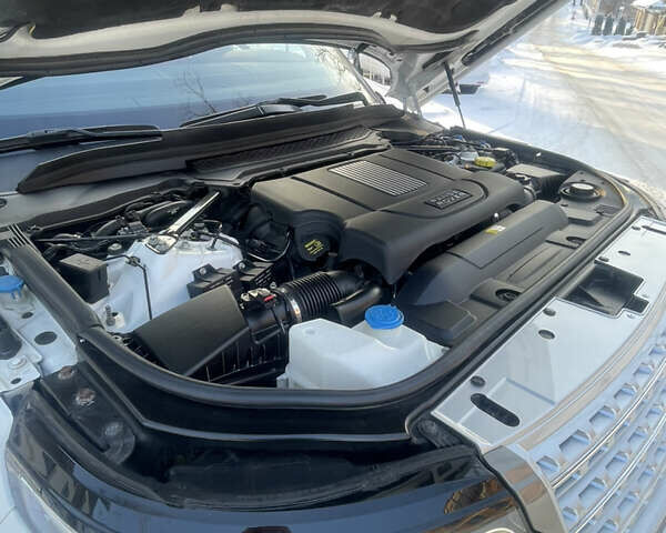 Белый Ленд Ровер Рендж Ровер, объемом двигателя 4.37 л и пробегом 91 тыс. км за 49000 $, фото 35 на Automoto.ua