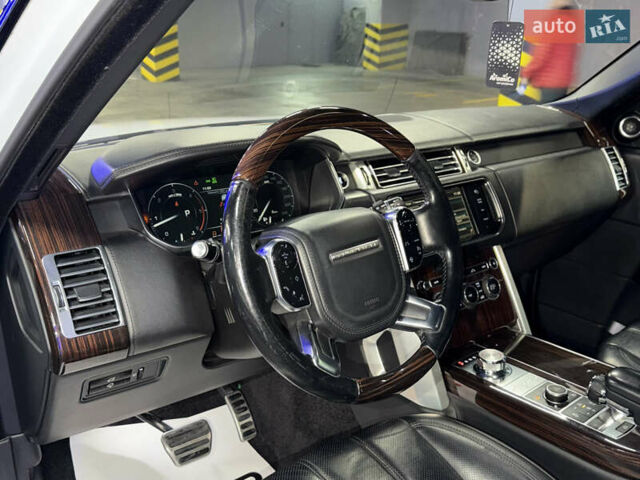 Белый Ленд Ровер Рендж Ровер, объемом двигателя 4.37 л и пробегом 240 тыс. км за 31000 $, фото 28 на Automoto.ua