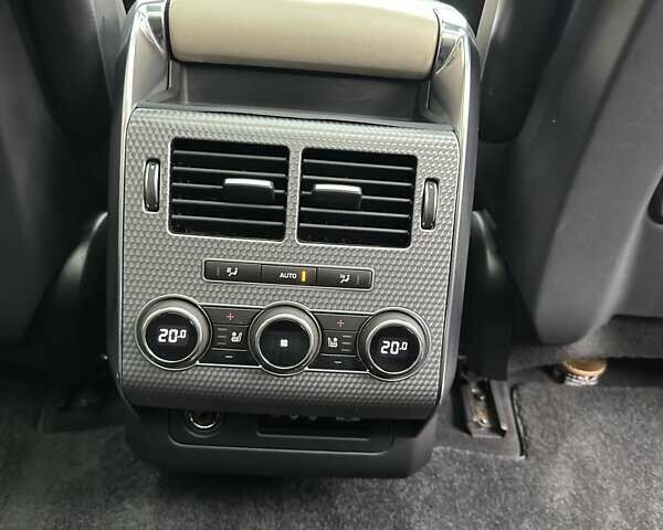 Белый Ленд Ровер Рендж Ровер, объемом двигателя 5 л и пробегом 121 тыс. км за 34500 $, фото 20 на Automoto.ua