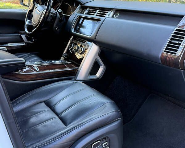 Белый Ленд Ровер Рендж Ровер, объемом двигателя 3 л и пробегом 211 тыс. км за 29200 $, фото 26 на Automoto.ua