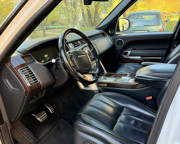 Ленд Ровер Рендж Ровер 2013 у Києві на Automoto.ua Білий Ленд Ровер Рендж Ровер, об'ємом двигуна 3 л та пробігом 211 тис. км за 37000 $, фото 24 на Automoto.ua