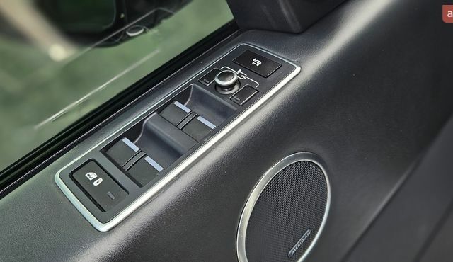 Белый Ленд Ровер Рендж Ровер, объемом двигателя 5 л и пробегом 198 тыс. км за 28500 $, фото 51 на Automoto.ua