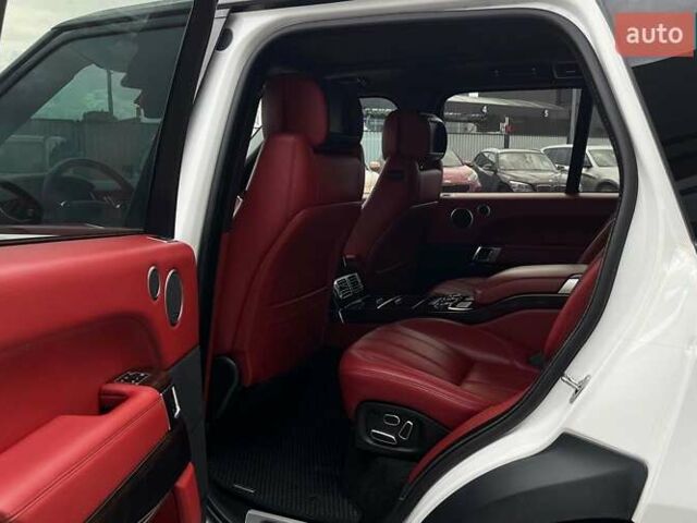 Белый Ленд Ровер Рендж Ровер, объемом двигателя 4.37 л и пробегом 175 тыс. км за 35000 $, фото 29 на Automoto.ua