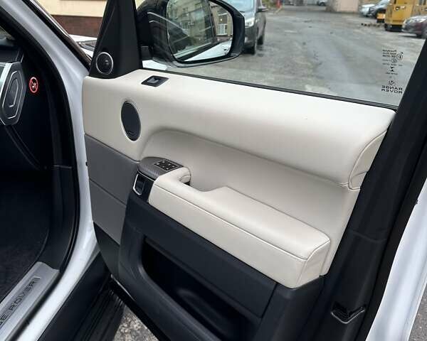 Белый Ленд Ровер Рендж Ровер, объемом двигателя 5 л и пробегом 121 тыс. км за 34500 $, фото 14 на Automoto.ua