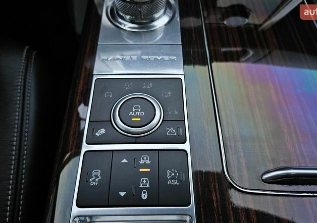 Белый Ленд Ровер Рендж Ровер, объемом двигателя 5 л и пробегом 198 тыс. км за 28500 $, фото 102 на Automoto.ua