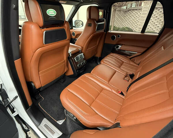 Білий Ленд Ровер Рендж Ровер, об'ємом двигуна 4.4 л та пробігом 130 тис. км за 38500 $, фото 32 на Automoto.ua