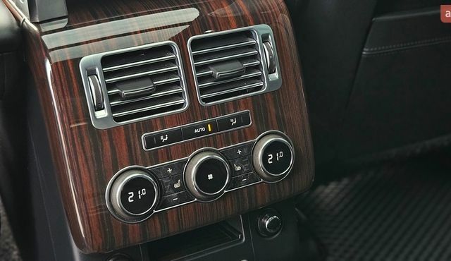 Белый Ленд Ровер Рендж Ровер, объемом двигателя 5 л и пробегом 198 тыс. км за 28500 $, фото 75 на Automoto.ua