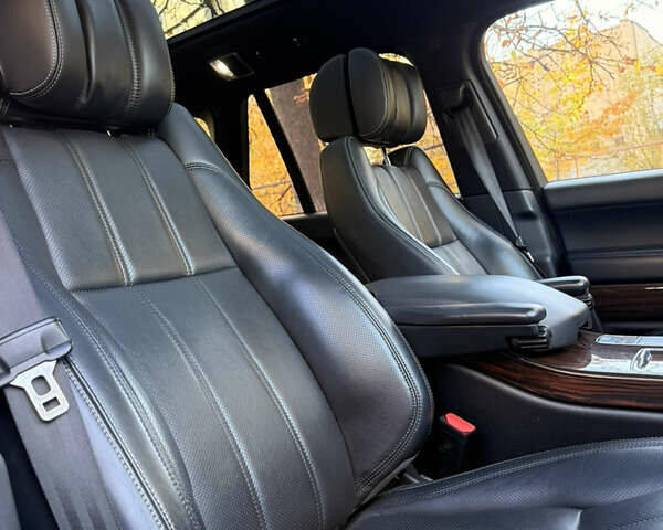 Білий Ленд Ровер Рендж Ровер, об'ємом двигуна 3 л та пробігом 212 тис. км за 28000 $, фото 14 на Automoto.ua