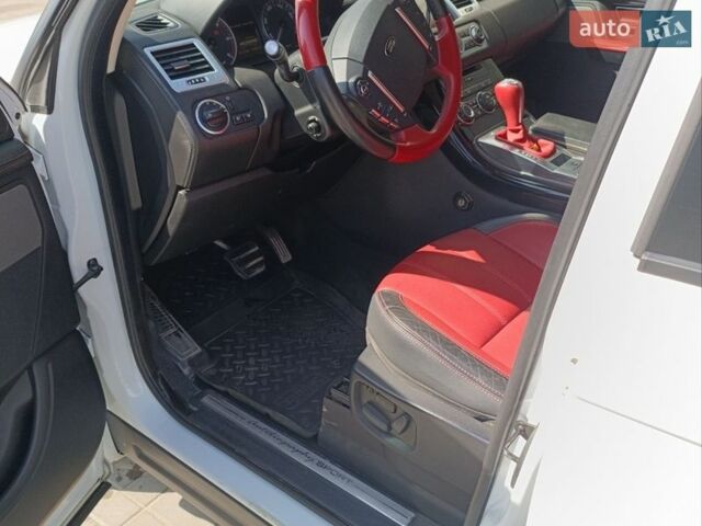 Білий Ленд Ровер Рендж Ровер, об'ємом двигуна 2.99 л та пробігом 180 тис. км за 25000 $, фото 16 на Automoto.ua