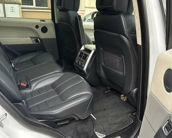 Белый Ленд Ровер Рендж Ровер, объемом двигателя 5 л и пробегом 121 тыс. км за 34500 $, фото 18 на Automoto.ua