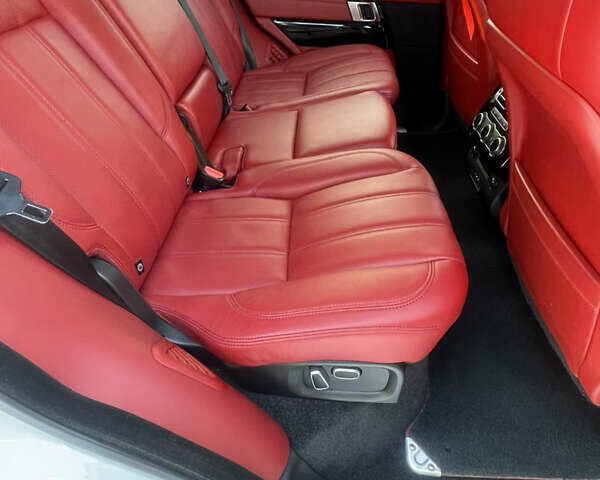 Белый Ленд Ровер Рендж Ровер, объемом двигателя 4.37 л и пробегом 91 тыс. км за 49000 $, фото 12 на Automoto.ua