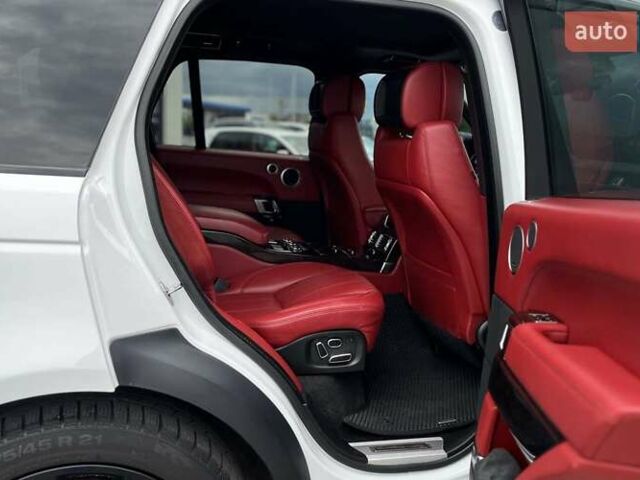 Белый Ленд Ровер Рендж Ровер, объемом двигателя 4.37 л и пробегом 175 тыс. км за 35000 $, фото 28 на Automoto.ua