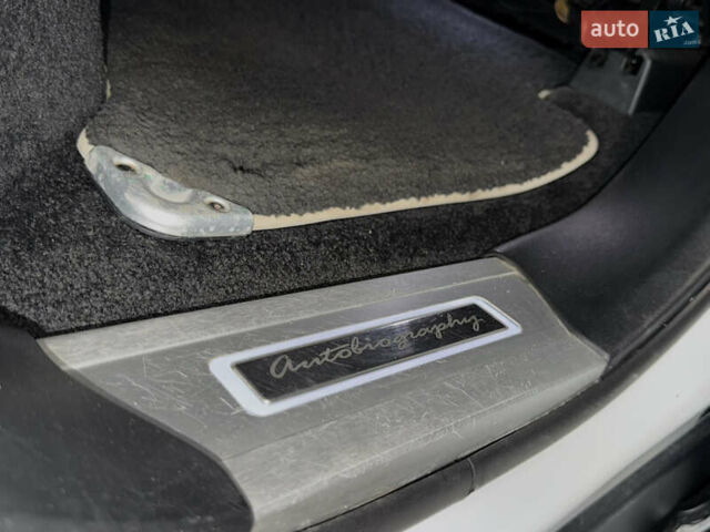 Белый Ленд Ровер Рендж Ровер, объемом двигателя 4.37 л и пробегом 240 тыс. км за 31000 $, фото 50 на Automoto.ua