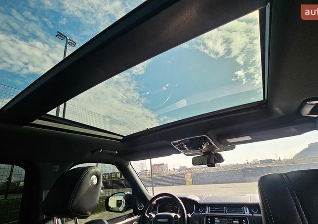 Белый Ленд Ровер Рендж Ровер, объемом двигателя 5 л и пробегом 198 тыс. км за 28500 $, фото 90 на Automoto.ua