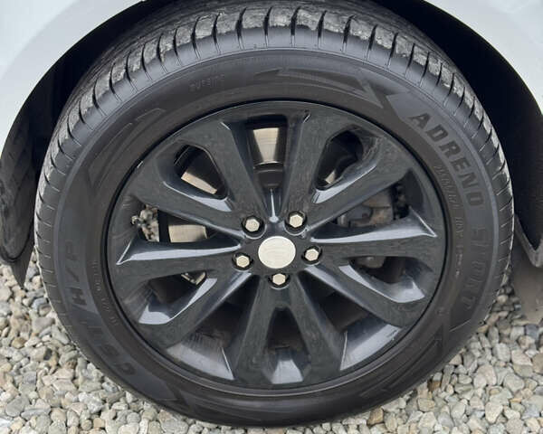 Белый Ленд Ровер Рендж Ровер, объемом двигателя 2.99 л и пробегом 148 тыс. км за 34000 $, фото 49 на Automoto.ua