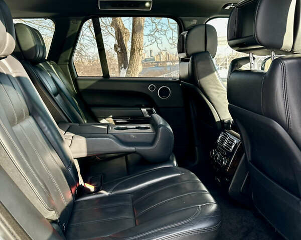 Белый Ленд Ровер Рендж Ровер, объемом двигателя 5 л и пробегом 190 тыс. км за 29000 $, фото 13 на Automoto.ua