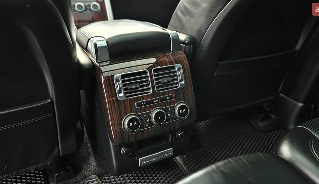 Белый Ленд Ровер Рендж Ровер, объемом двигателя 5 л и пробегом 198 тыс. км за 28500 $, фото 76 на Automoto.ua