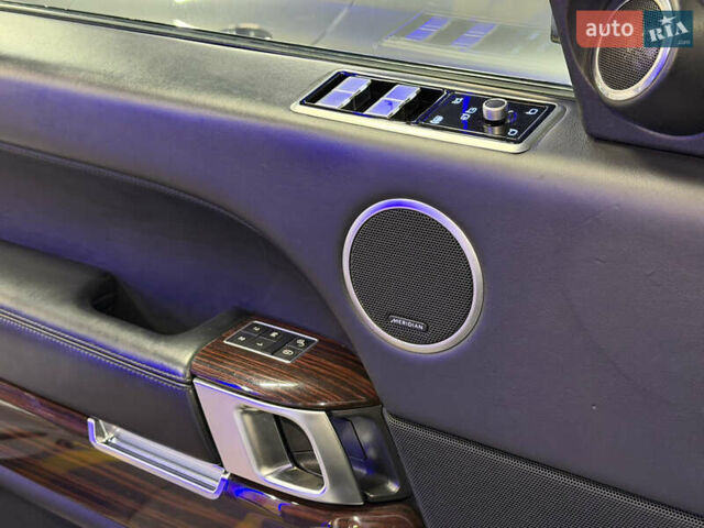 Белый Ленд Ровер Рендж Ровер, объемом двигателя 4.37 л и пробегом 240 тыс. км за 31000 $, фото 35 на Automoto.ua