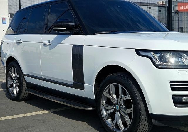Белый Ленд Ровер Рендж Ровер, объемом двигателя 5 л и пробегом 198 тыс. км за 28500 $, фото 30 на Automoto.ua