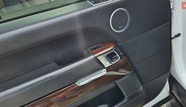 Белый Ленд Ровер Рендж Ровер, объемом двигателя 5 л и пробегом 198 тыс. км за 28500 $, фото 46 на Automoto.ua