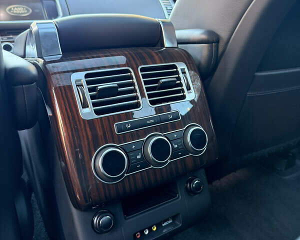 Білий Ленд Ровер Рендж Ровер, об'ємом двигуна 3 л та пробігом 212 тис. км за 28000 $, фото 17 на Automoto.ua