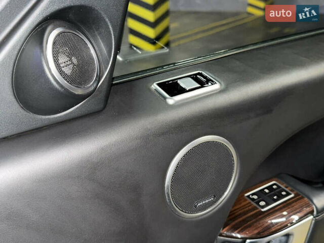 Белый Ленд Ровер Рендж Ровер, объемом двигателя 4.37 л и пробегом 240 тыс. км за 31000 $, фото 45 на Automoto.ua