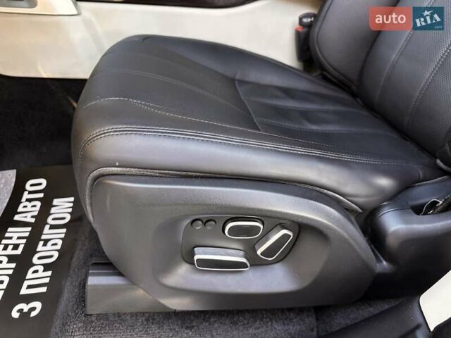 Белый Ленд Ровер Рендж Ровер, объемом двигателя 4.37 л и пробегом 267 тыс. км за 33900 $, фото 52 на Automoto.ua