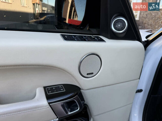 Белый Ленд Ровер Рендж Ровер, объемом двигателя 4.4 л и пробегом 182 тыс. км за 35999 $, фото 26 на Automoto.ua