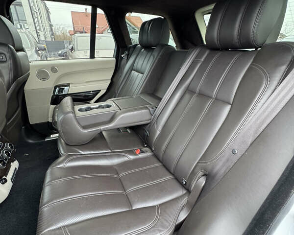 Белый Ленд Ровер Рендж Ровер, объемом двигателя 2.99 л и пробегом 148 тыс. км за 34000 $, фото 25 на Automoto.ua