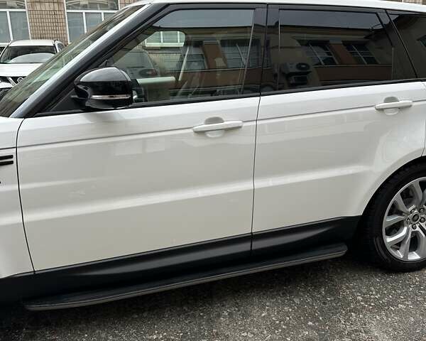 Белый Ленд Ровер Рендж Ровер, объемом двигателя 5 л и пробегом 121 тыс. км за 34500 $, фото 3 на Automoto.ua