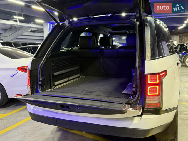 Белый Ленд Ровер Рендж Ровер, объемом двигателя 4.37 л и пробегом 240 тыс. км за 31000 $, фото 58 на Automoto.ua