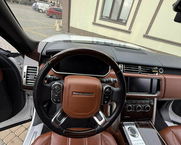 Білий Ленд Ровер Рендж Ровер, об'ємом двигуна 4.4 л та пробігом 130 тис. км за 38500 $, фото 23 на Automoto.ua