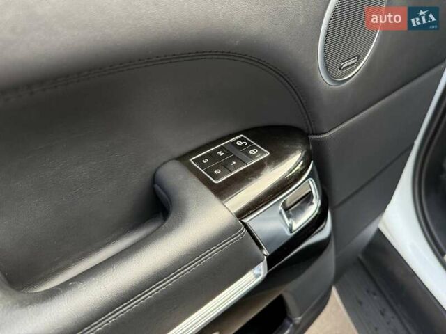 Білий Ленд Ровер Рендж Ровер, об'ємом двигуна 4.37 л та пробігом 180 тис. км за 29990 $, фото 17 на Automoto.ua