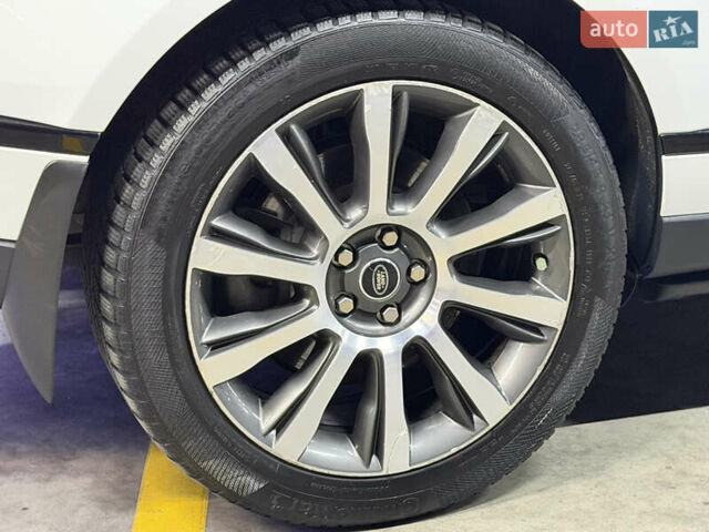 Белый Ленд Ровер Рендж Ровер, объемом двигателя 4.37 л и пробегом 240 тыс. км за 31000 $, фото 23 на Automoto.ua