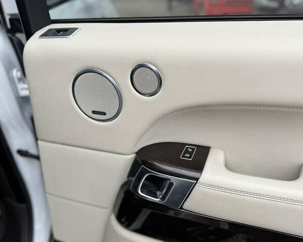 Белый Ленд Ровер Рендж Ровер, объемом двигателя 2.99 л и пробегом 148 тыс. км за 34000 $, фото 38 на Automoto.ua