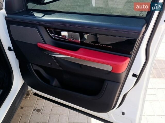 Білий Ленд Ровер Рендж Ровер, об'ємом двигуна 2.99 л та пробігом 180 тис. км за 25000 $, фото 13 на Automoto.ua