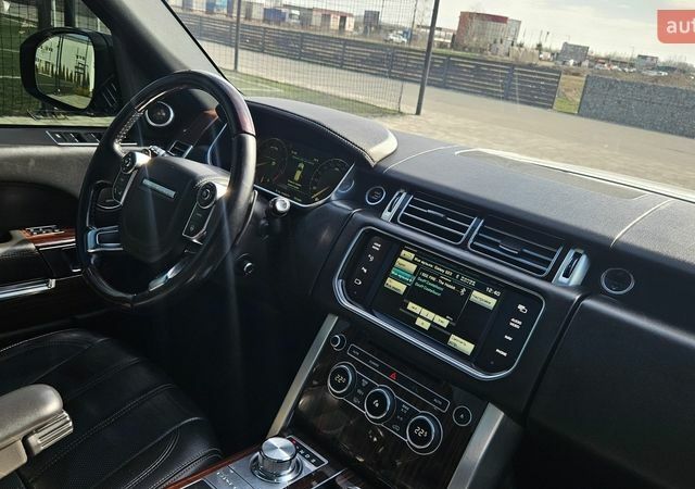 Белый Ленд Ровер Рендж Ровер, объемом двигателя 5 л и пробегом 198 тыс. км за 28500 $, фото 93 на Automoto.ua