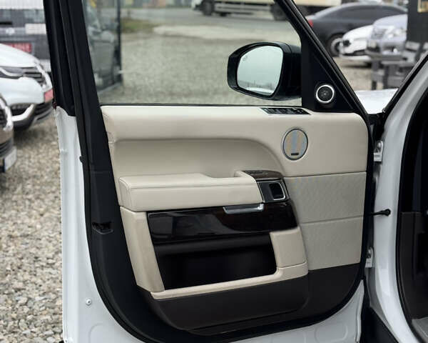 Белый Ленд Ровер Рендж Ровер, объемом двигателя 2.99 л и пробегом 148 тыс. км за 34000 $, фото 15 на Automoto.ua